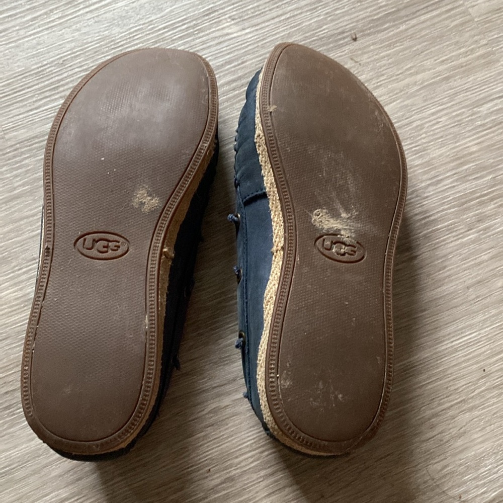 Ugg Shoes - Picture 2 of 6